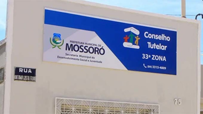 Imagem 1 -  O processo de escolha dos conselheiros tutelares ocorre por votação popular a cada quatro anos, sempre no primeiro domingo do mês de outubro do ano subsequente ao do pleito presidencial. A fiscalização será feita pelas 54 Promotorias de Justiça com atribuição na defesa da infância e juventude no Estado. Cabe ao Ministério Público atuar para que sejam observadas as normas legais que regem todas as fases do processo de escolha (ECA e leis municipais) e a aplicação das orientações estabelecidas pelo Conselho Nacional dos Direitos da Criança e do Adolescente (Conanda), pelo Conselho Estadual dos Direitos da Criança e do Adolescente (Consec) e, no âmbito local, pelos Conselhos Municipais dos Direitos da Criança e do Adolescente, por meio de suas Comissões Especiais Eleitorais. Nesse sentido, o objetivo é evitar nulidades eventuais no processo de seleção, contribuindo, assim, de forma efetiva para a garantia da lisura das eleições, da participação da comunidade e do fortalecimento do debate em torno dos direitos das crianças e dos adolescentes.