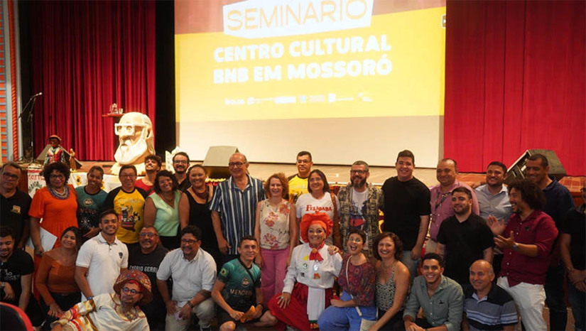 Imagem 1 -  “Nossa cultura vai ser transformada” afirma Isolda em seminário sobre o Centro Cultura do BNB em Mossoró. A deputada estadual Isolda Dantas, em parceria com a UERN e a Secretaria de Cultura do RN, realizou a primeira reunião do Banco do Nordeste com artistas de Mossoró de diversas expressões culturais para discutir a concretização do Centro Cultural do Banco do Nordeste no Teatro Lauro Monte Filho. Este encontro inédito revelou o potencial transformador do Centro Cultural do Banco do Nordeste para Mossoró, com um impacto significativamente positivo previsto para a produção, circulação e acesso à cultura não apenas na cidade, mas em toda a região e no estado do Rio Grande do Norte. 