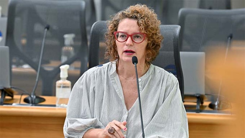 Imagem 1 - "Foi uma agenda intensa e potente”, destacou Isolda. E entre as ações da instalação do governo em Mossoró, a deputada citou a sanção da lei aprovada pela assembleia que institui a política estadual da assistência social, que regulamenta e organiza o serviço e a inauguração do gasoduto Mossoró-Areia Branca, que irá contribuir para o setor salineiro, entre outros segmentos da economia que irão baratear os custos da produção. Imagem 1 - "Foi uma agenda intensa e potente”, destacou Isolda. E entre as ações da instalação do governo em Mossoró, a deputada citou a sanção da lei aprovada pela assembleia que institui a política estadual da assistência social, que regulamenta e organiza o serviço e a inauguração do gasoduto Mossoró-Areia Branca, que irá contribuir para o setor salineiro, entre outros segmentos da economia que irão baratear os custos da produção.