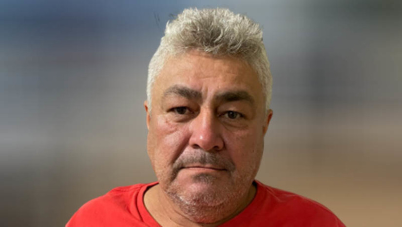 Imagem 1 -  Polícia prende condenado por tentar matar a ex-esposa no ano de 2013, em Mossoró. Nazareno Martins Soares foi condenado em júri popular realizado no ano de 2018, por ter atirado na ex-esposa, pelas costas, na frente de um adolescente, filho dela. A vítima conseguiu sobreviver porque o menor pediu socorro a tempo. O autor do crime estava foragido desde a sentença, tendo sido preso nesta quinta-feira (4), no bairro Doze Anos, em Mossoró, em uma ação da Divisão Especializada de Investigação e Combate ao Crime Organizado (DEICOR), com apoio da Força Integrada de Combate ao Crime Organizado (FICCO).