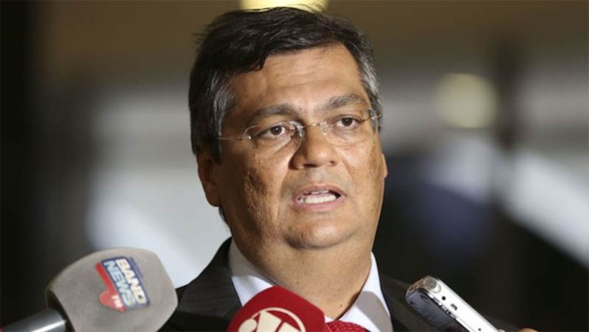   [COLUNA ESPLANADA] A quase certa nomeação do ministro Flávio Dino para o Supremo Tribunal Federal (STF) abrirá nova crise na Esplanada. A sucessão ao comando da pasta coloca em lados opostos o PSB, ao qual Dino é filiado, e setores do Partido dos Trabalhadores (PT). Nos bastidores, o atual ministro articula para emplacar o pupilo Ricardo Capelli, que ganhou visibilidade nacional como interventor na Segurança Pública do Distrito Federal após os atos de depredação de 8 de janeiro. Outro que desponta como possível sucessor de Dino é o advogado militante histórico do PT e coordenador do grupo Prerrogativas, Marco Aurélio Carvalho. Atualmente, ele ocupa uma cadeira no Conselho de Desenvolvimento Econômico Social Sustentável, o Conselhão, e tem trânsito livre no Palácio do Planalto e nos gabinetes de caciques do PT na Câmara e no Senado.