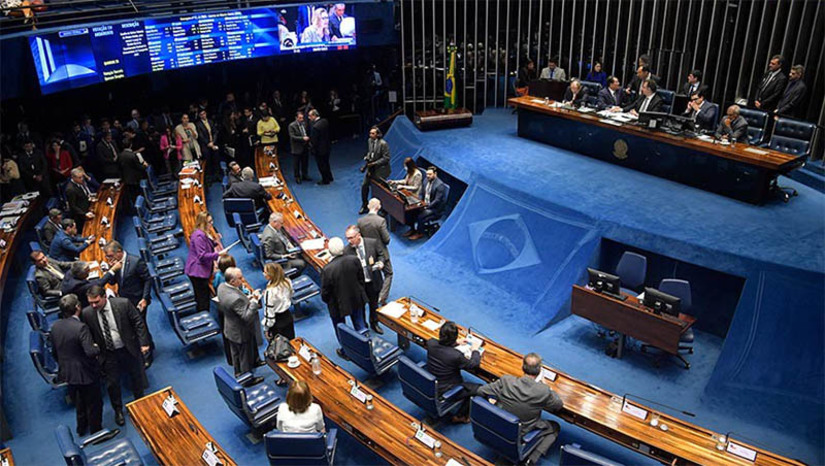 Imagem 1 -  Senado deve votar nesta terça (10) PL que cria um plano para retomada de obras. O texto garante recursos do Fundo Nacional de Desenvolvimento da Educação (FNDE) e do Sistema Único de Saúde (SUS) para os empreendimentos considerados prioritários pelos estados e municípios, nas áreas de educação básica, educação profissionalizante e saúde. O Pacto Nacional pela Retomada de Obras e de Serviços de Engenharia, criado pelo projeto, abrange obras que já tenham recebido recursos do FNDE e do SUS e que estejam inacabadas ou paralisadas.