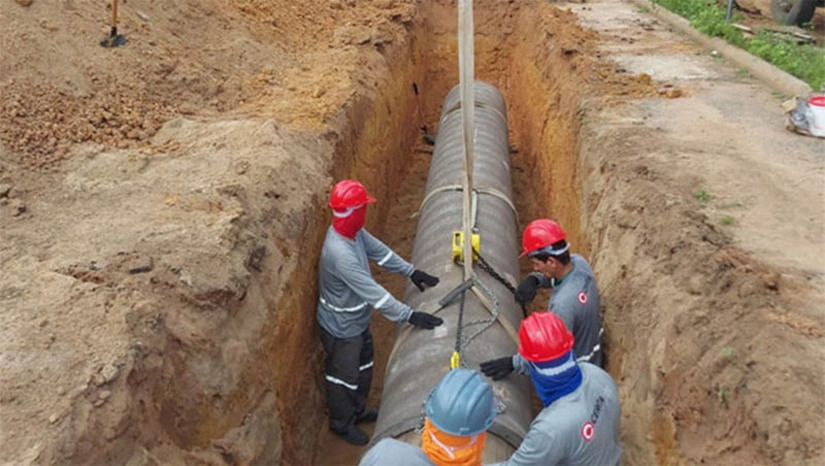 Imagem 1 - Novo PAC vai ampliar o abastecimento de água de Mossoró e concluir a obra da adutora Santa Cruz. Nesta segunda-feira (16) a governadora Fátima Bezerra recebe o ministro da Casa Civil, Rui Costa, em Natal, para juntos apresentarem as obras que serão realizadas no estado por meio do Novo Programa de Aceleração do Crescimento, entre elas a ampliação nos sistemas de abastecimento do município de Mossoró. Além desta, se destacam entre as obras, a duplicação da BR-304; a finalização da Barragem Oiticica; o Ramal do Apodi; e a Adutora do Seridó Norte. O evento contará, ainda, com a presença de prefeitos e prefeitas de municípios do estado, além de parlamentares potiguares. Imagem 1 - Novo PAC vai ampliar o abastecimento de água de Mossoró e concluir a obra da adutora Santa Cruz. Nesta segunda-feira (16) a governadora Fátima Bezerra recebe o ministro da Casa Civil, Rui Costa, em Natal, para juntos apresentarem as obras que serão realizadas no estado por meio do Novo Programa de Aceleração do Crescimento, entre elas a ampliação nos sistemas de abastecimento do município de Mossoró. Além desta, se destacam entre as obras, a duplicação da BR-304; a finalização da Barragem Oiticica; o Ramal do Apodi; e a Adutora do Seridó Norte. O evento contará, ainda, com a presença de prefeitos e prefeitas de municípios do estado, além de parlamentares potiguares.