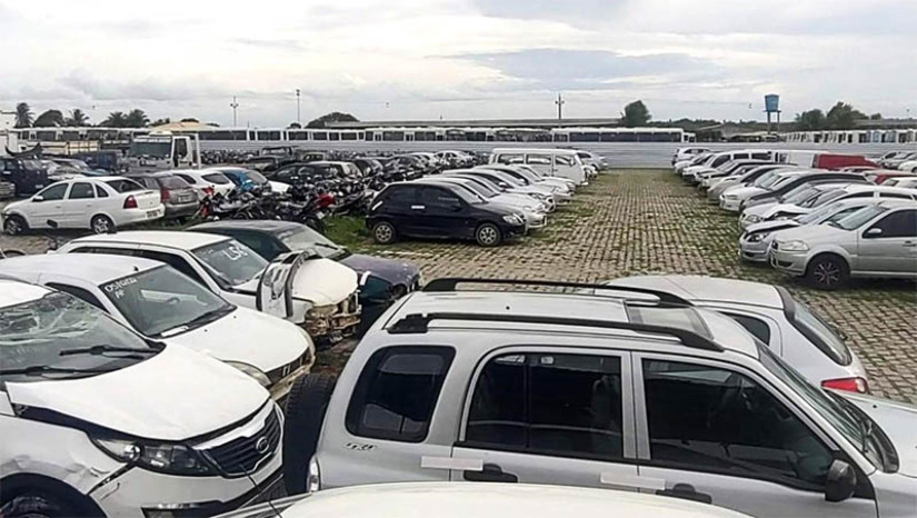 Imagem 1 -  Detran/RN realiza leilões online com 129 lotes de veículos destinados a circulação e para sucata. Os leilões serão realizados na quarta-feira (18), a partir das 10h, no site da Lance Certo Leilões. Os lotes compreendem veículos destinados ao uso de sucata, sendo estes somente permitidos lances emitidos por empresas devidamente credenciadas pelo Detran, e outros lotes voltados à circulação, compostos por motocicletas e automóveis de passeio. Os interessados em participar devem fazer o cadastro no site do Lance Certo Leilões, para só então conseguir dar lances nos itens desejados; veja os locais onde os lotes podem ser visitados.