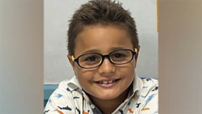 Imagem 1 - “Veio como um anjo e foi como um anjo”, diz pai do pequeno Nicollas da Silva. O menino, de apenas 8 anos, entrou em óbito às 7h30 desta terça-feira (17), na UTI pediátrica do Hospital Wilson Rosado, em Mossoró. Nicollas da Silva Laurentino foi vítima de afogamento, na quinta-feira, dia 12 de outubro, em uma das piscinas do Clube da Caixa, localizado no Alto de São Manoel. A informação sobre a morte foi confirmada pelo pai da criança, que também informou que o filho havia sofrido três paradas cardíacas nesta segunda-feira (16) e que vinha sofrendo muito. Imagem 1 - “Veio como um anjo e foi como um anjo”, diz pai do pequeno Nicollas da Silva. O menino, de apenas 8 anos, entrou em óbito às 7h30 desta terça-feira (17), na UTI pediátrica do Hospital Wilson Rosado, em Mossoró. Nicollas da Silva Laurentino foi vítima de afogamento, na quinta-feira, dia 12 de outubro, em uma das piscinas do Clube da Caixa, localizado no Alto de São Manoel. A informação sobre a morte foi confirmada pelo pai da criança, que também informou que o filho havia sofrido três paradas cardíacas nesta segunda-feira (16) e que vinha sofrendo muito.