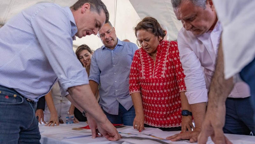Imagem 1 - Ministro garante conclusão da duplicação da Reta Tabajara até dezembro de 2023. Em evento para apresentação do Novo PAC no estado, o ministro dos Transportes, Renan Filho, garantiu a entrega do trecho final contratado e o lançamento de um edital para contratação de novas obras. “Agora estamos falando da entrega, diferentemente de falar do reinício da obra. Vamos fazer uma entrega muito importante este ano e vamos ficar para o ano que vem só com os viadutos remanescentes e com a travessia de Macaíba, o que será um grande avanço para o Rio Grande do Norte, já com recursos garantidos, diferentemente do passado”, disse Renan Filho. Imagem 1 - Ministro garante conclusão da duplicação da Reta Tabajara até dezembro de 2023. Em evento para apresentação do Novo PAC no estado, o ministro dos Transportes, Renan Filho, garantiu a entrega do trecho final contratado e o lançamento de um edital para contratação de novas obras. “Agora estamos falando da entrega, diferentemente de falar do reinício da obra. Vamos fazer uma entrega muito importante este ano e vamos ficar para o ano que vem só com os viadutos remanescentes e com a travessia de Macaíba, o que será um grande avanço para o Rio Grande do Norte, já com recursos garantidos, diferentemente do passado”, disse Renan Filho.