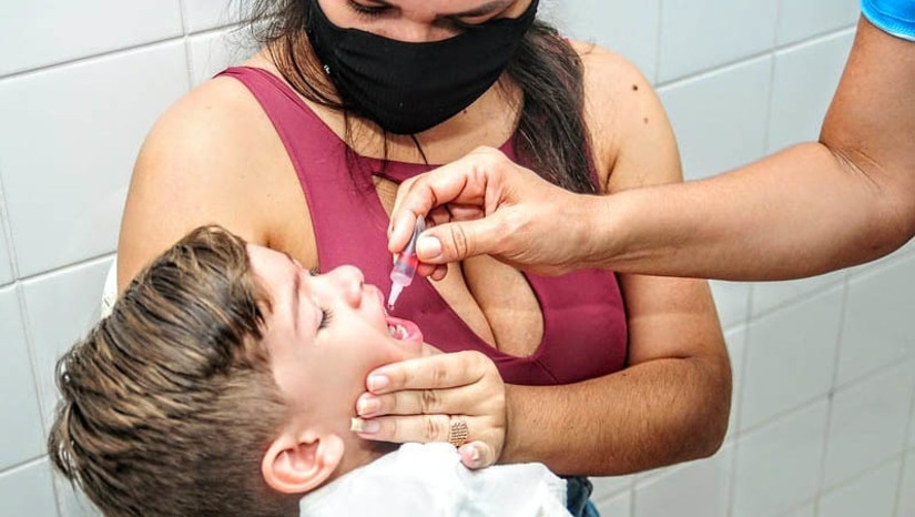 Imagem 1 - "Dia D de Multivacinação" acontece neste sábado (21) e Mossoró; confira horários e locais. A campanha é voltada para crianças e adolescentes com até 15 anos. A ação será realizada no fim de semana para ampliar o acesso do público aos imunizantes, promovendo atualização dos cartões de vacinas. Além disso, consequentemente, aumenta os índices de cobertura vacinal no município. Também neste final de semana a coordenação do Programa de Imunizações do município estará disponibilizando a vacina meningocócica C para os profissionais da Saúde e da Educação que ainda não receberam a dose do imunizante; confira os pontos de vacinação. Imagem 1 - "Dia D de Multivacinação" acontece neste sábado (21) e Mossoró; confira horários e locais. A campanha é voltada para crianças e adolescentes com até 15 anos. A ação será realizada no fim de semana para ampliar o acesso do público aos imunizantes, promovendo atualização dos cartões de vacinas. Além disso, consequentemente, aumenta os índices de cobertura vacinal no município. Também neste final de semana a coordenação do Programa de Imunizações do município estará disponibilizando a vacina meningocócica C para os profissionais da Saúde e da Educação que ainda não receberam a dose do imunizante; confira os pontos de vacinação.