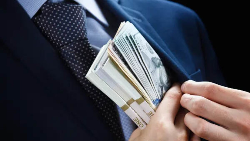   [COLUNA ESPLANADA] Levantamento feito pela Coluna, com base em dados da Controladoria-Geral da União (CGU), mostra que, nos últimos cinco anos, mais de mil servidores foram expulsos por corrupção no Poder Executivo. Os dados chamam a atenção para o Ministério da Previdência, que nesse período teve cerca de 232 exonerações por corrupção - quase todas no INSS. Por outro lado, o Ministério de Minas e Energia teve apenas uma exoneração nesse mesmo período - na Agência Nacional do Petróleo, Gás Natural e Biocombustíveis. Até outubro deste ano, 188 sanções foram aplicadas por corrupção. Alguns dos motivos citados nos processos disciplinares são: irregularidade definida em normativas ou regulamentos, favorecimento próprio ou de terceiros, desproporção entre patrimônio e renda e concessão irregular de benefícios, licenças ou autorizações.