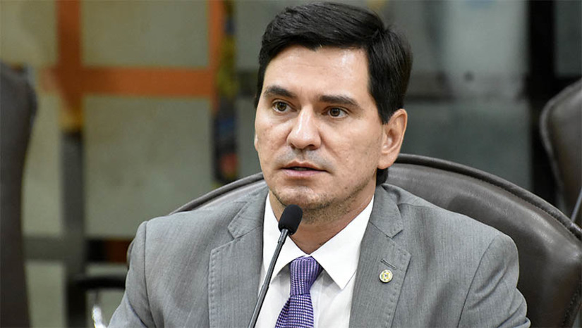Imagem 1 - Audiência na ALRN vai discutir a implantação do porto-indústria entre Caiçara do Norte e São Bento do Norte. O debate, de proposição do deputado George Soares (PV), acontecerá nesta quinta-feira (26), às 14h. “A audiência é um evento para discutir o futuro energético do estado e suas implicações econômicas e ambientais. O hidrogênio verde é uma inovação que pode nos tornar mais autossuficientes energeticamente e abrir portas para novas oportunidades de exportação e colaboração internacional. Estamos falando de uma economia verde que gera empregos e protege o nosso planeta”, enfatizou o deputado. Imagem 1 - Audiência na ALRN vai discutir a implantação do porto-indústria entre Caiçara do Norte e São Bento do Norte. O debate, de proposição do deputado George Soares (PV), acontecerá nesta quinta-feira (26), às 14h. “A audiência é um evento para discutir o futuro energético do estado e suas implicações econômicas e ambientais. O hidrogênio verde é uma inovação que pode nos tornar mais autossuficientes energeticamente e abrir portas para novas oportunidades de exportação e colaboração internacional. Estamos falando de uma economia verde que gera empregos e protege o nosso planeta”, enfatizou o deputado.