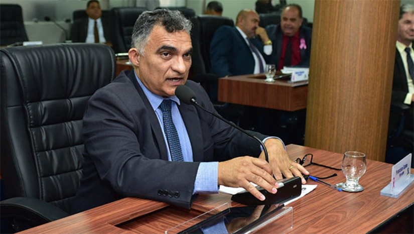Imagem 1 - O contrato de concessão dado a CAERN em 2005, para abastecer Mossoró, seria encerrado em 2025, mas em 2021, este contrato foi renovado por 30 anos, mesmo diante de reclamações duras por parte da população de Mossoró. "Nesta reunião, a direção geral da CAERN vai esclarecer os fatos a população de Mossoró", acrescenta o vereador Francisco Carlos, que aprovou requerimento neste sentido. Imagem 1 - O contrato de concessão dado a CAERN em 2005, para abastecer Mossoró, seria encerrado em 2025, mas em 2021, este contrato foi renovado por 30 anos, mesmo diante de reclamações duras por parte da população de Mossoró. "Nesta reunião, a direção geral da CAERN vai esclarecer os fatos a população de Mossoró", acrescenta o vereador Francisco Carlos, que aprovou requerimento neste sentido.