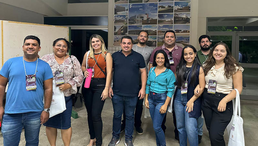Imagem 1 - Servidores de Serra do Mel buscam excelência em Gestão Pública através de cursos no IFRN. Durante os dias 23 e 25 de outubro, os funcionários municipais mergulharam em conhecimentos essenciais relacionados à gestão, abrangendo tópicos críticos como pesquisas de opinião, planejamento de contratações e a nova legislação de licitações e contratos. O conhecimento adquirido ao longo desses dias promete elevar ainda mais a eficiência e a qualidade dos serviços públicos oferecidos à comunidade local, além de fortalecer a integridade e transparência no trato das questões públicas. Imagem 1 - Servidores de Serra do Mel buscam excelência em Gestão Pública através de cursos no IFRN. Durante os dias 23 e 25 de outubro, os funcionários municipais mergulharam em conhecimentos essenciais relacionados à gestão, abrangendo tópicos críticos como pesquisas de opinião, planejamento de contratações e a nova legislação de licitações e contratos. O conhecimento adquirido ao longo desses dias promete elevar ainda mais a eficiência e a qualidade dos serviços públicos oferecidos à comunidade local, além de fortalecer a integridade e transparência no trato das questões públicas.