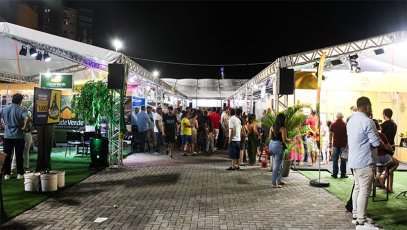 Imagem 1 -  Evento teve abertura oficial nesta sexta-feira, 27, com a presença das principais autoridades do Estado, na Estação das Artes Elizeu Ventania, em Mossoró. Os organizadores do evento esperam a visita de pelo menos 30 mil pessoas de todo o Oeste do Rio Grande do Norte, durante os 3 dias de evento. Governo do Estado e Prefeitura de Mossoró destacam a importância do evento para a economia regional.