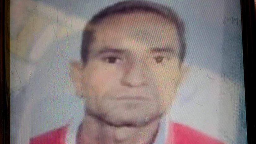 Imagem 1 - Comerciante é assassinado a tiros em frente a própria casa, no bairro Abolição 3. O crime aconteceu por volta das 8h desta segunda-feira (30), na Avenida Abel Coelho, na principal do bairro. A vítima foi identificada como Everton Costa de Oliveira. Ele estava sentado na frente de casa, onde também funciona uma oficina de motocicletas, quando dois homens se aproximaram e desferiram vários disparos de arma de fogo contra ele. De acordo com a delegada Cristiane Magalhães, da DHPP, ainda não há informações que indiquem uma motivação para o crime. Um inquérito será instaurado para investigar o caso. Imagem 1 - Comerciante é assassinado a tiros em frente a própria casa, no bairro Abolição 3. O crime aconteceu por volta das 8h desta segunda-feira (30), na Avenida Abel Coelho, na principal do bairro. A vítima foi identificada como Everton Costa de Oliveira. Ele estava sentado na frente de casa, onde também funciona uma oficina de motocicletas, quando dois homens se aproximaram e desferiram vários disparos de arma de fogo contra ele. De acordo com a delegada Cristiane Magalhães, da DHPP, ainda não há informações que indiquem uma motivação para o crime. Um inquérito será instaurado para investigar o caso.