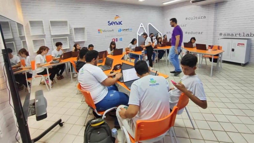 Imagem 1 - “Jovem do Futuro”: ciclo de aulas ministradas por instrutores do SENAC e SENAI é iniciado. As aulas começaram a ser ministradas no sábado (28). “Essa etapa inicia o ciclo de formação profissional, em que o jovem do futuro escolheu um curso de sua preferência e assistirá às aulas sob a coordenação dos serviços do Senai e Senac. Com essa formação, visamos preparar o jovem para o mercado de trabalho, emprego e geração de renda”, enfatizou o secretário municipal de Assistência Social e Cidadania, Erison Natécio. Imagem 1 - “Jovem do Futuro”: ciclo de aulas ministradas por instrutores do SENAC e SENAI é iniciado. As aulas começaram a ser ministradas no sábado (28). “Essa etapa inicia o ciclo de formação profissional, em que o jovem do futuro escolheu um curso de sua preferência e assistirá às aulas sob a coordenação dos serviços do Senai e Senac. Com essa formação, visamos preparar o jovem para o mercado de trabalho, emprego e geração de renda”, enfatizou o secretário municipal de Assistência Social e Cidadania, Erison Natécio.
