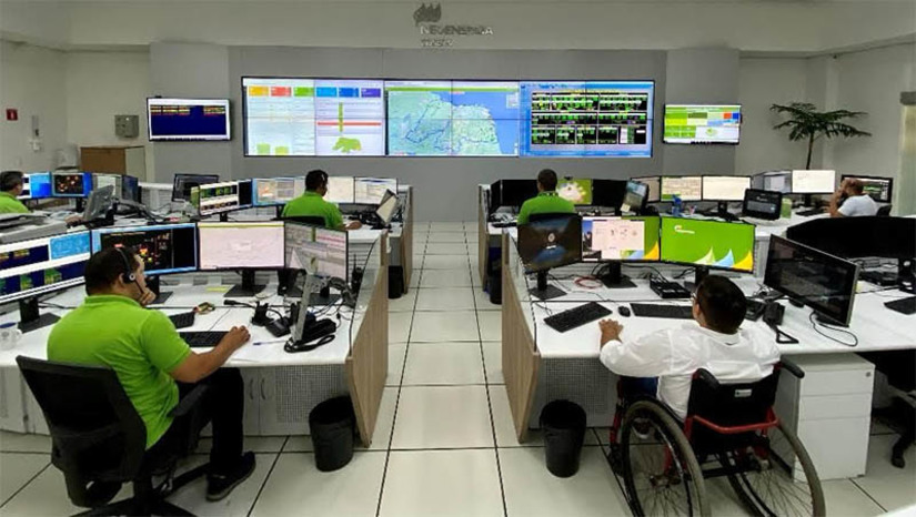 Imagem 1 - Cerca de 107,7 mil estudantes do estado deverão fazer as provas do Enem nos próximos dias 5 e 12 de novembro, em 40 municípios potiguares. Para reforçar a confiabilidade do sistema elétrico e o fornecimento de energia nos 257 locais de provas, a Neoenergia Cosern realizou um trabalho de manutenção preventiva nos circuitos elétricos e, para os dias do Exame, garantirá o reforço nas equipes de plantão e sobreaviso. Imagem 1 - Cerca de 107,7 mil estudantes do estado deverão fazer as provas do Enem nos próximos dias 5 e 12 de novembro, em 40 municípios potiguares. Para reforçar a confiabilidade do sistema elétrico e o fornecimento de energia nos 257 locais de provas, a Neoenergia Cosern realizou um trabalho de manutenção preventiva nos circuitos elétricos e, para os dias do Exame, garantirá o reforço nas equipes de plantão e sobreaviso.