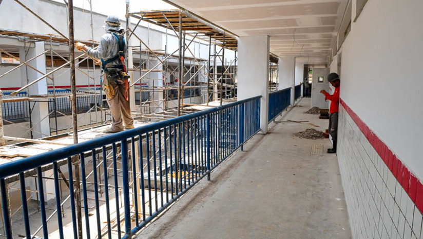 Imagem 1 - Governo Federal vai investir R$ 6,2 bilhões para retomar e concluir obras na área da educação. A lei que institui o Pacto Nacional pela Retomada de Obras Inacabadas e Paralisadas da Educação Básica foi sancionada pelo presidente Lula. Oriunda do Projeto de Lei nº 4.172/2023, a iniciativa prevê a retomada e a conclusão de 5.662 obras na área da educação, abrangendo obras de escolas de educação infantil, ensino fundamental e profissionalizante, bem como reformas e ampliações de estruturas educacionais, além de quadras e coberturas de quadras esportivas em todo o país. Imagem 1 - Governo Federal vai investir R$ 6,2 bilhões para retomar e concluir obras na área da educação. A lei que institui o Pacto Nacional pela Retomada de Obras Inacabadas e Paralisadas da Educação Básica foi sancionada pelo presidente Lula. Oriunda do Projeto de Lei nº 4.172/2023, a iniciativa prevê a retomada e a conclusão de 5.662 obras na área da educação, abrangendo obras de escolas de educação infantil, ensino fundamental e profissionalizante, bem como reformas e ampliações de estruturas educacionais, além de quadras e coberturas de quadras esportivas em todo o país.