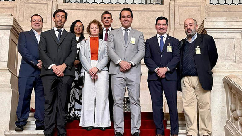 Imagem 1 -  George Soares busca em Portugal inovações para fortalecer o cooperativismo no RN. O parlamentar participou de atividades relacionadas a diversos temas com o objetivo de promover as ações da Casa Legislativa para impulsionar o cooperativismo e o fortalecimento da economia potiguar. Na 2ª Cimeira das Cooperativas dos Países de Língua Portuguesa, George compartilhou experiências bem-sucedidas e informações com autoridades e especialistas de diversos países.