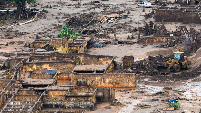 Imagem 1 -  [COLUNA ESPLANADA] Oito anos após a tragédia causada pelo rompimento da barragem de Fundão, em Mariana (MG), os processos na Justiça se arrastam. Dois crimes já até prescreveram pela demora na tramitação: destruição de plantas de logradouros públicos e propriedades privadas e destruição de florestas ou vegetação protetora de mangues. A denúncia, de 2016, acusou 21 pessoas físicas por crime de homicídio qualificado com dolo eventual pela morte de 19 pessoas que foram soterradas e carregadas pela lama que desceu da barragem da Samarco - empresa controlada pelas mineradoras Vale e BHP Billiton. O então presidente da mineradora, Ricardo Vescovi de Aragão, prestará depoimento à Justiça Federal amanhã. Se um dia a denúncia do Ministério Público Federal for recebida, os acusados podem ir a júri popular e serem condenados a até 54 anos de prisão, entre outras penalidades.