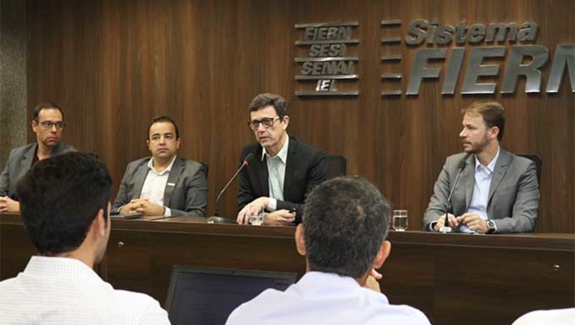 Imagem 1 - Durante o evento que aconteceu na FIERN, representantes da Petrobras apresentaram o plano de investimento da empresa, com foco no Rio Grande do Norte, como a margem equatorial com a retomada exploratória da bacia potiguar e outras formas de exploração energética. Além disso, os participantes puderam entender o passo a passo de como fazer negócios com a empresa, inclusive através de programas de financiamento para fornecedores. Imagem 1 - Durante o evento que aconteceu na FIERN, representantes da Petrobras apresentaram o plano de investimento da empresa, com foco no Rio Grande do Norte, como a margem equatorial com a retomada exploratória da bacia potiguar e outras formas de exploração energética. Além disso, os participantes puderam entender o passo a passo de como fazer negócios com a empresa, inclusive através de programas de financiamento para fornecedores.