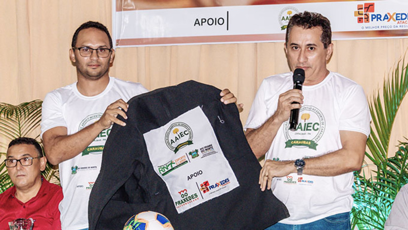   O projeto Atleta Cidadão é vinculado ao Programa RN + Esportes e Lazer Professor Sebastião Cunha, do Governo do Estado. Através deste programa, o empresário Novinho Praxedes patrocina o projeto Atleta Cidadão, desenvolvido em Caraúbas através da Associação de Apoio e Incentivo ao Esporte de Caraúbas, e desconta o valor nos impostos estaduais. O professor Karol disse que “não há dúvidas de que um grande passo foi dado. Quando se trata de esporte, não nos referimos a gastos, mas, a investimentos”. Fotos: Fabyana Praxedes