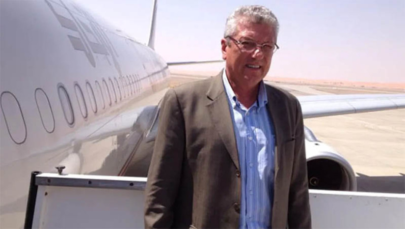   [COLUNA ESPLANADA] O nome de Josmar Verillo, ex-executivo da empresa indonésia Paper Excellence, voltou a estar ligado ao STF nesta semana. O empresário ficou notório por suas agressões verbais nas redes sociais contra os ministros da Corte, que ele já classificou como “corruptos”, entre outros adjetivos. Agora, o nome dele está em um processo sobre a mesa de Dias Toffoli, um dos ministros contra quem ele já desferiu ofensas como “decrépito”, “canalha” e “facínora”. A petição em questão foi apresentada pela J&F Investimentos, que pediu a Toffoli a extensão de medidas concedidas a outras empresas atingidas pela Lava-Jato para ter acesso às mensagens de Telegram trocadas por procuradores na chamada Vaza-Jato. Enquanto analisa as provas, a empresa pediu também que o STF suspenda o vencimento de parcelas da multa de seu acordo de leniência e a conclusão de negócios que foi forçada a realizar a preços desfavoráveis em decorrência da assinatura do acordo. A Coluna ainda não conseguiu contato com Verillo.