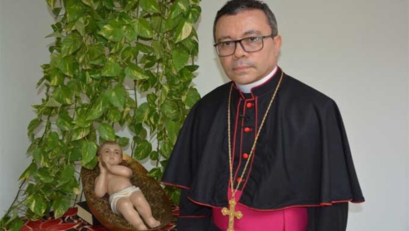 Imagem 1 - Dom Mariano Manzana fez o pedido de renúncia, em razão da idade, ao governo pastoral da diocese de Mossoró, no Rio Grande do Norte. E neste sábado (18), o Papa Francisco nomeou dom Francisco de Sales Alencar, atual bispo de Cajazeiras na Paraíba para a Diocese de Santa Luzia de Mossoró. Dom Francisco nasceu no dia 17 de abril de 1968 em Araripina, em Pernambuco e foi ordenado sacerdote em 29 de Novembro de 1995. Atualmente dom Francisco é presidente do regional Nordeste 2 da CNBB. Imagem 1 - Dom Mariano Manzana fez o pedido de renúncia, em razão da idade, ao governo pastoral da diocese de Mossoró, no Rio Grande do Norte. E neste sábado (18), o Papa Francisco nomeou dom Francisco de Sales Alencar, atual bispo de Cajazeiras na Paraíba para a Diocese de Santa Luzia de Mossoró. Dom Francisco nasceu no dia 17 de abril de 1968 em Araripina, em Pernambuco e foi ordenado sacerdote em 29 de Novembro de 1995. Atualmente dom Francisco é presidente do regional Nordeste 2 da CNBB.