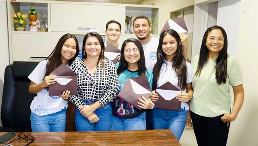 Imagem 1 - A Mostra de Ciência e Tecnologia do Instituto Açaí, acontece em Belém de 20 a 24 de novembro. Os estudantes da Escola Rui Barbosa levam dois projetos científicos de destaque, entre eles, um sistema ortopédico focado no desenvolvimento motor de membros inferiores, utilizando tecnologias como Arduino e servo motor. O projeto, fruto de uma pesquisa e produção contínua de aproximadamente 7 a 8 meses, procura auxiliar e estimular o progresso motor em membros inferiores. Esta é a primeira participação de Tibau na feira científica. Imagem 1 - A Mostra de Ciência e Tecnologia do Instituto Açaí, acontece em Belém de 20 a 24 de novembro. Os estudantes da Escola Rui Barbosa levam dois projetos científicos de destaque, entre eles, um sistema ortopédico focado no desenvolvimento motor de membros inferiores, utilizando tecnologias como Arduino e servo motor. O projeto, fruto de uma pesquisa e produção contínua de aproximadamente 7 a 8 meses, procura auxiliar e estimular o progresso motor em membros inferiores. Esta é a primeira participação de Tibau na feira científica.