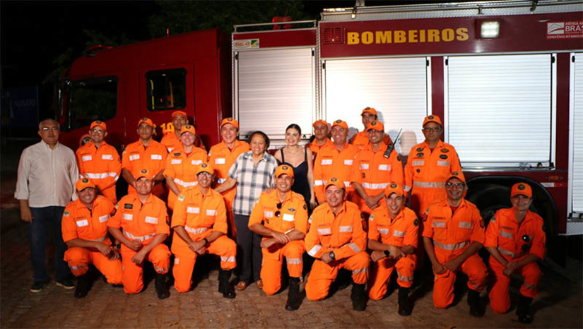 Imagem 1 -  Fátima inaugura novo quartel dos bombeiros e anuncia delegacia regional para Apodi em 2024. A inauguração oficial do novo quartel do Corpo de Bombeiros Militar do município aconteceu nesta terça-feira (21). A unidade já está funcionando desde o dia 18 de outubro beneficiando, em média, 120 mil pessoas, de 12 municípios. Na ocasião, a Governadora do RN anunciou a instalação de uma delegacia regional em Apodi, que, segundo a gestora, vai contribuir para reforçar a segurança da região. 