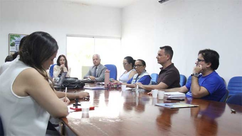Imagem 1 -  A reunião foi entre a Uern e o Instituto de Desenvolvimento Educacional, Cultural e Assistencial Nacional (Idecan), banca selecionada para realizar o próximo concurso durante o encontro foi discutido a construção do edital do certame. A expectativa da Instituição é que o edital com as informações sobre cargos, datas de realização da prova e demais detalhes sobre o concurso seja publicado ainda neste ano. O último concurso público realizado pela Uern ocorreu em 2016, com mais de 12 mil inscritos. O certame ofereceu 116 vagas, mas, ao longo do período de validade, foram convocados mais de 500 servidores, entre professores e técnicos-administrativos.