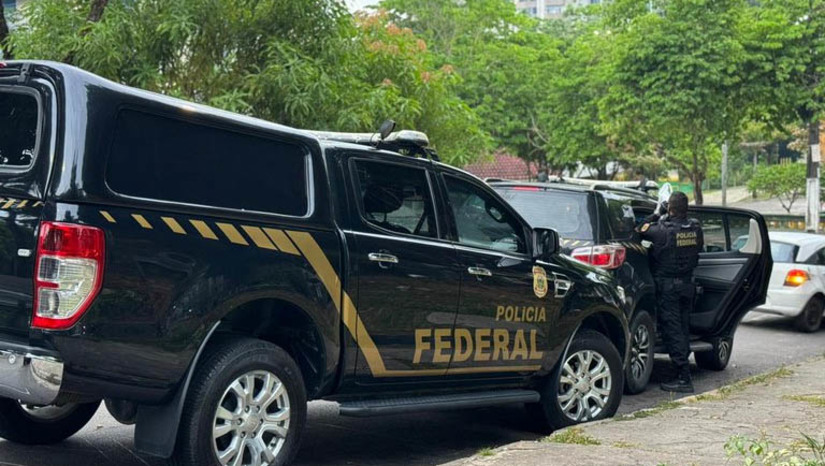 Imagem 1 - PF apura crimes virtuais relacionados a abuso de menores; um mandado foi cumprido em Mossoró. A Operação Harpia, deflagrada na manhã desta quinta-feira (23), em âmbito nacional, almeja a prisão de ofensores sexuais de crianças e o resgate de vítimas, gerando um maior impacto social e consequente atenção para a ocorrência desse tipo de delito. A PF cumpriu, simultaneamente, mandados de busca e apreensão em 24 estados e no Distrito Federal. No Rio Grande do Norte foram cumpridos 3 mandados de busca e apreensão, sendo 2 em Natal e 1 em Mossoró, resultando em duas prisões em flagrante na capital e apreensão de diversos dispositivos eletrônicos (computadores, celulares). Imagem 1 - PF apura crimes virtuais relacionados a abuso de menores; um mandado foi cumprido em Mossoró. A Operação Harpia, deflagrada na manhã desta quinta-feira (23), em âmbito nacional, almeja a prisão de ofensores sexuais de crianças e o resgate de vítimas, gerando um maior impacto social e consequente atenção para a ocorrência desse tipo de delito. A PF cumpriu, simultaneamente, mandados de busca e apreensão em 24 estados e no Distrito Federal. No Rio Grande do Norte foram cumpridos 3 mandados de busca e apreensão, sendo 2 em Natal e 1 em Mossoró, resultando em duas prisões em flagrante na capital e apreensão de diversos dispositivos eletrônicos (computadores, celulares).