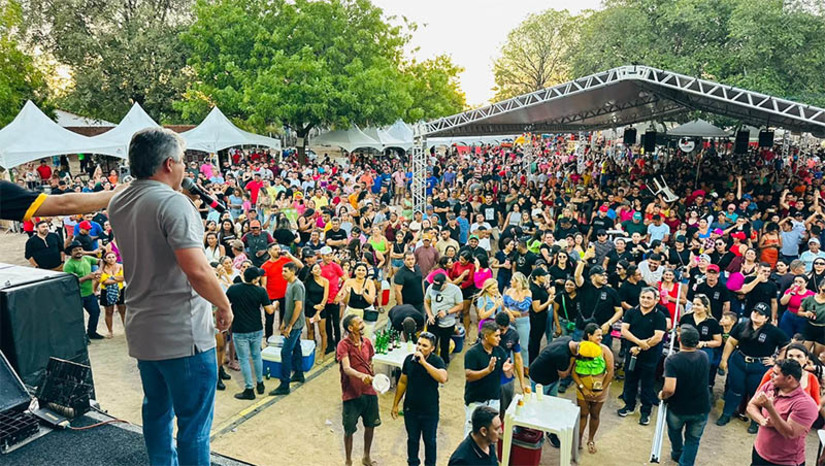 Imagem 1 - Festa do Bode de Governador reúne famílias e aquece a economia local. O evento, que aconteceu da sexta (24) a domingo (26), contou com a participação de 19 fazendas de criadores de ovinos e caprinos locais e dos municípios de Mossoró e Patu. Milhares de pessoas passaram pelo Horto Florestal, prestigiando a exposição de animais e as atrações que incluíram repentistas e forró pé de serra durante os três dias do evento. Imagem 1 - Festa do Bode de Governador reúne famílias e aquece a economia local. O evento, que aconteceu da sexta (24) a domingo (26), contou com a participação de 19 fazendas de criadores de ovinos e caprinos locais e dos municípios de Mossoró e Patu. Milhares de pessoas passaram pelo Horto Florestal, prestigiando a exposição de animais e as atrações que incluíram repentistas e forró pé de serra durante os três dias do evento.