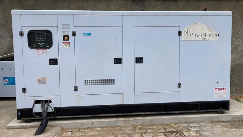 Imagem 1 - A interrupção no fornecimento de energia na unidade foi registrado por volta das 4h desta terça-feira (28). “Ficamos cinco horas sem energia na UPA do Santo Antônio. No momento, com paciente entubado na sala vermelha e nosso gerador manteve o funcionamento normal”, contou Morgana Dantas, secretária municipal de Saúde. “Mais uma vez destacamos a importância dos geradores nas Unidades de Pronto Atendimento de Mossoró”, completou. Imagem 1 - A interrupção no fornecimento de energia na unidade foi registrado por volta das 4h desta terça-feira (28). “Ficamos cinco horas sem energia na UPA do Santo Antônio. No momento, com paciente entubado na sala vermelha e nosso gerador manteve o funcionamento normal”, contou Morgana Dantas, secretária municipal de Saúde. “Mais uma vez destacamos a importância dos geradores nas Unidades de Pronto Atendimento de Mossoró”, completou.
