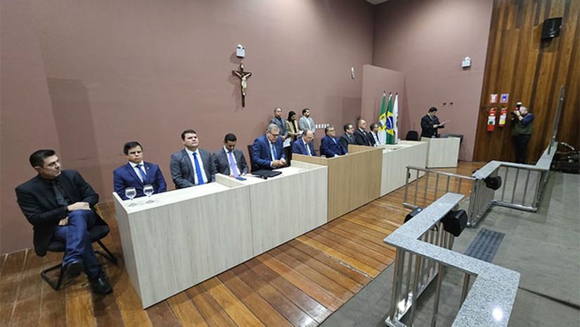 Imagem 1 - A solenidade de instalação aconteceu sexta-feira (1º) da semana passada, com a presença do prefeito Allyson Bezerra, do presidente da Câmara Lawrence Amorim, do presidente do Tribunal de Justiça, desembargador Amílcar Maia, entre outras autoridades recepcionadas pelo diretor do Fórum Municipal, juiz Breno Valério. Imagem 1 - A solenidade de instalação aconteceu sexta-feira (1º) da semana passada, com a presença do prefeito Allyson Bezerra, do presidente da Câmara Lawrence Amorim, do presidente do Tribunal de Justiça, desembargador Amílcar Maia, entre outras autoridades recepcionadas pelo diretor do Fórum Municipal, juiz Breno Valério.