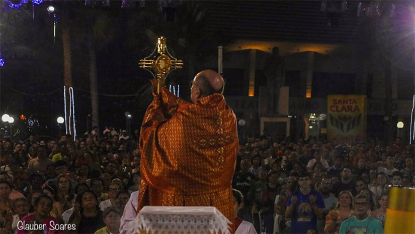 Imagem 1 - Diocese divulga ampla programação da Festa de Santa Luzia durante a semana. Missas na Catedral, confissões, adoração ao santíssimo, novenas, oratório, jogos, lojinha e palco com músicas religiosas, além de shows diários com artistas da terra, integram essa programação desta semana; confira. Imagem 1 - Diocese divulga ampla programação da Festa de Santa Luzia durante a semana. Missas na Catedral, confissões, adoração ao santíssimo, novenas, oratório, jogos, lojinha e palco com músicas religiosas, além de shows diários com artistas da terra, integram essa programação desta semana; confira.