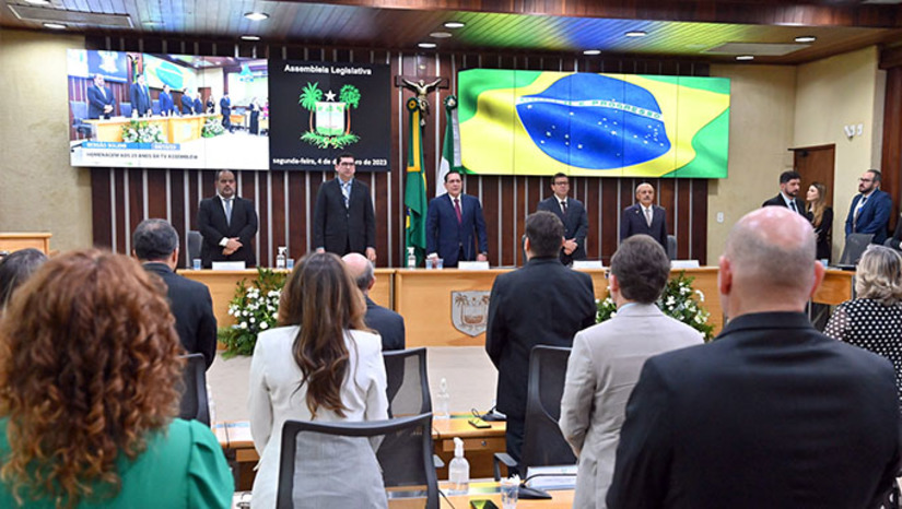 Imagem 1 - Operando em caráter experimental desde em outubro de 2003 e inaugurada oficialmente em 15 de dezembro do mesmo ano, a TV Assembleia faz as transmissões das atividades legislativas, telejornal, documentários sobre a cultura e história do Rio Grande do Norte, além de programas de entrevistas e sobre os principais temas da sociedade. Imagem 1 - Operando em caráter experimental desde em outubro de 2003 e inaugurada oficialmente em 15 de dezembro do mesmo ano, a TV Assembleia faz as transmissões das atividades legislativas, telejornal, documentários sobre a cultura e história do Rio Grande do Norte, além de programas de entrevistas e sobre os principais temas da sociedade.
