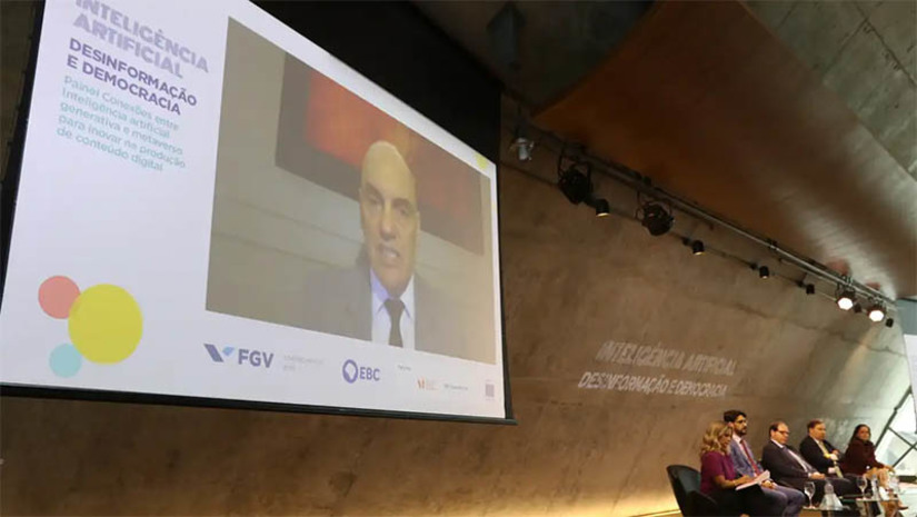 Imagem 1 -  Moraes defende sanções severas a quem usar inteligência artificial para enganar eleitor. O presidente do TSE participou, nesta segunda (4), do painel “IA e desafios à democracia no Brasil”, que abriu o evento “Inteligência Artificial, Desinformação e Democracia”. “Não basta a prevenção. Não basta a regulamentação prévia. Há a necessidade de sanções severas, para que aqueles que se utilizam da inteligência artificial, para desvirtuar a vontade do eleitor e atingir o poder, ganhar as eleições, saibam que, se utilizarem disso e for comprovado, o registro será cassado, o mandato será cassado e que ficarão inelegíveis. Porque senão o crime vai compensar”, destacou.