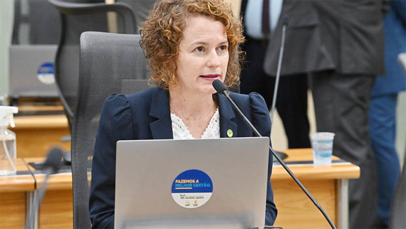 Imagem 1 - ALRN promove audiência pública alusiva ao Dia da Pessoa com Deficiência. A proposição é da deputada Isolda Dantas (PT). O debate acontece nesta quinta-feira (7), a partir das 14h30, no auditório da Casa Legislativa. “A premência de organizarmos espaços de escuta e discussão acerca da temática, o qual afeta de forma direta a um expressivo contingente da população, enseja a inciativa da audiência pública”, justifica Isolda. Imagem 1 - ALRN promove audiência pública alusiva ao Dia da Pessoa com Deficiência. A proposição é da deputada Isolda Dantas (PT). O debate acontece nesta quinta-feira (7), a partir das 14h30, no auditório da Casa Legislativa. “A premência de organizarmos espaços de escuta e discussão acerca da temática, o qual afeta de forma direta a um expressivo contingente da população, enseja a inciativa da audiência pública”, justifica Isolda.