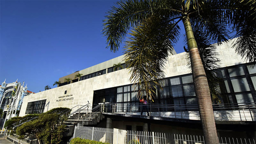   ALRN vai homenagear personalidades que se destacaram em suas áreas de atuação. A solenidade irá acontecer no plenário Clóvis Motta, às 14h, nesta terça-feira (12). Estão sendo concedidas as medalhas de Mérito Legislativo, Mérito em Segurança Pública, Mérito Educacional Noilde Ramalho, Mérito Cultural Câmara Cascudo, Mérito Social Maria do Céu Fernandes, Mérito Direitos Humanos Marcos Dionísio, Mérito Desportivo Marinho Chagas e Mérito do Trabalho Voluntário Irmã Lúcia Montenegro.