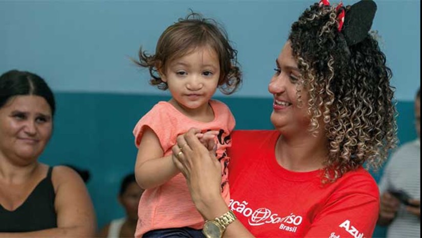 Imagem 1 - A triagem dos pacientes está marcada para o dia 7 de janeiro às 8h, no Centro Especializado em Reabilitação (CER) Benomia Maria Rebouças, localizado no bairro Santo Antônio. Todos os indivíduos com fissura labiopalatina, independentemente da idade, são convidados a participar As cirurgias estão programadas para começar a partir de 9 de janeiro e serão realizadas no Hospital Wilson Rosado. Para mais informações sobre o programa cirúrgico em Mossoró, entre em contato com Nipson Araújo pelo telefone (84) 98165-6819 ou Ályda Mendes pelo telefone (84) 98751-4776 via Whatsapp. Imagem 1 - A triagem dos pacientes está marcada para o dia 7 de janeiro às 8h, no Centro Especializado em Reabilitação (CER) Benomia Maria Rebouças, localizado no bairro Santo Antônio. Todos os indivíduos com fissura labiopalatina, independentemente da idade, são convidados a participar As cirurgias estão programadas para começar a partir de 9 de janeiro e serão realizadas no Hospital Wilson Rosado. Para mais informações sobre o programa cirúrgico em Mossoró, entre em contato com Nipson Araújo pelo telefone (84) 98165-6819 ou Ályda Mendes pelo telefone (84) 98751-4776 via Whatsapp.