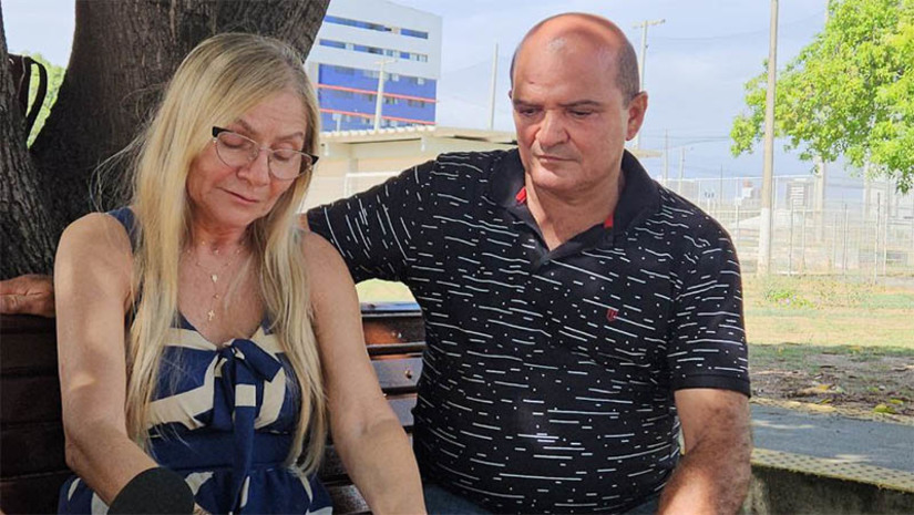 Imagem 1 -  “Não foi a pena que a família desejava, mas eles estão condenados”, diz pai de Eliel. Passada uma semana do júri popular que levou às condenações dos assassinos de Eliel Ferreira Cavalcanti Júnior, a reportagem do MOSSORÓ HOJE conversou com a mãe e o pai do jovem, Vania Maria Cavalcanti e Eliel Ferreira Cavalcanti. Eles contaram que, em um primeiro momento, sentiram alívio, pois temiam que algum dos réus pudesse ser absolvido. No entanto, após passada a tensão do momento, se deram conta de que as penas foram baixas, principalmente, segundo Vânia, para Ialami Gonzaga, responsável pelos 7 tiros que mataram a vítima. Pelo homicídio duplamente qualificado, o homem, conhecido como Júnior Preto, foi condenado a 16 anos de prisão.