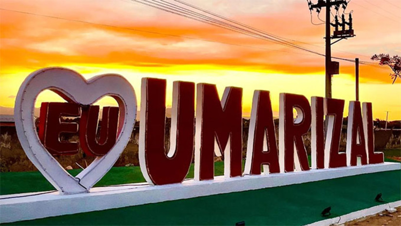 Imagem 1 - Pesquisa realizada pelo Instituto Cenpop nesta segunda quinzena de dezembro, aponta que, num eventual projeto de releeição, o atual prefeito Raimundo Pezão seria reeleito com mais de 70% dos votos. A ex-prefeita Elijane aparece em segunda lugar, com apenas 16,59%. O resultado da pesquisa é um indicativo de aprovação ao processo de reestruturação que vivencia o município de Umarizal. Imagem 1 - Pesquisa realizada pelo Instituto Cenpop nesta segunda quinzena de dezembro, aponta que, num eventual projeto de releeição, o atual prefeito Raimundo Pezão seria reeleito com mais de 70% dos votos. A ex-prefeita Elijane aparece em segunda lugar, com apenas 16,59%. O resultado da pesquisa é um indicativo de aprovação ao processo de reestruturação que vivencia o município de Umarizal.
