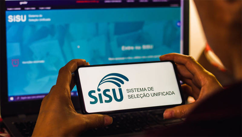 Imagem 1 - Inscrições no Sisu 2024 serão iniciadas em 22 de janeiro. O MEC publicou o edital referente ao processo seletivo de 2024 nesta sexta-feira (29). Os interessados em participar poderão se inscrever no período de 22 a 25 de janeiro de 2024, por meio do Portal Único de Acesso ao Ensino Superior. Em 2024, a edição do Sisu terá somente uma etapa de inscrição de candidatos às vagas ofertadas pelas instituições participantes; confira o cronograma Imagem 1 - Inscrições no Sisu 2024 serão iniciadas em 22 de janeiro. O MEC publicou o edital referente ao processo seletivo de 2024 nesta sexta-feira (29). Os interessados em participar poderão se inscrever no período de 22 a 25 de janeiro de 2024, por meio do Portal Único de Acesso ao Ensino Superior. Em 2024, a edição do Sisu terá somente uma etapa de inscrição de candidatos às vagas ofertadas pelas instituições participantes; confira o cronograma
