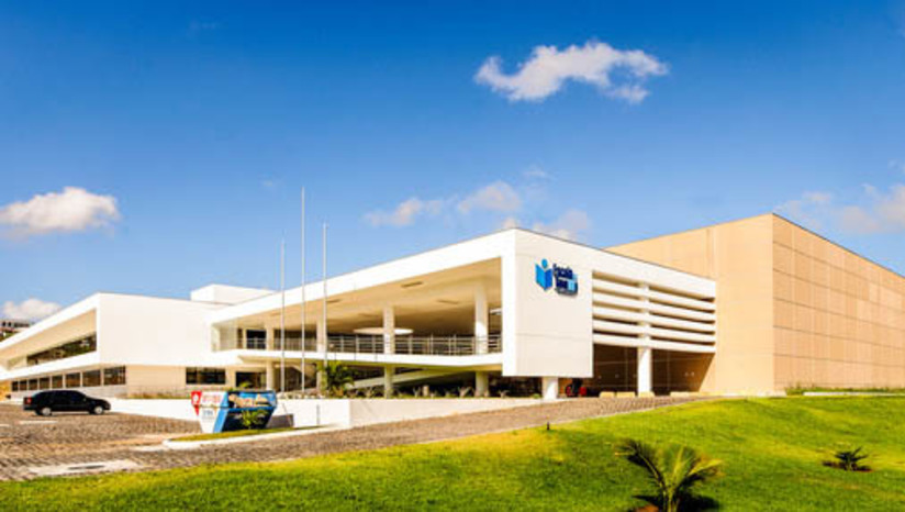 Imagem 1 - Saúde do RN vai ganhar 20 novas ambulâncias para reforçar atendimento. Os veículos serão entregues nesta quinta-feira (04), às 10h30, no auditório da Escola de Governo, em Natal. As ambulâncias são para suporte intermediário, equipados com ar-condicionado, cadeira de rodas, cabine sanitária, rede de oxigênio e radiocomunicadores e estarão disponíveis para servir a toda a população. Imagem 1 - Saúde do RN vai ganhar 20 novas ambulâncias para reforçar atendimento. Os veículos serão entregues nesta quinta-feira (04), às 10h30, no auditório da Escola de Governo, em Natal. As ambulâncias são para suporte intermediário, equipados com ar-condicionado, cadeira de rodas, cabine sanitária, rede de oxigênio e radiocomunicadores e estarão disponíveis para servir a toda a população.