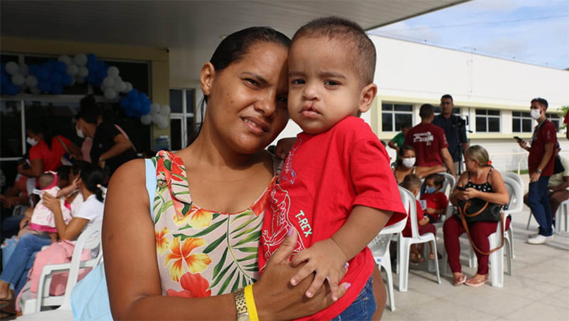 Imagem 1 - Sétima edição da “Operação Sorriso” começa no domingo (7) em Mossoró. A programação começa a partir das 7h, com realização de triagem dos pacientes inscritos, no Centro Especializado em Reabiliação (CER) Benomia Maria Rebouças, no bairro Santo Antônio. A “Operação Sorriso” é uma das maiores organizações médicas do mundo. A missão promove atendimentos e cirurgias gratuitas para crianças, adolescentes e adultos com fissuras faciais, como fissura labial e fenda palatina. Imagem 1 - Sétima edição da “Operação Sorriso” começa no domingo (7) em Mossoró. A programação começa a partir das 7h, com realização de triagem dos pacientes inscritos, no Centro Especializado em Reabiliação (CER) Benomia Maria Rebouças, no bairro Santo Antônio. A “Operação Sorriso” é uma das maiores organizações médicas do mundo. A missão promove atendimentos e cirurgias gratuitas para crianças, adolescentes e adultos com fissuras faciais, como fissura labial e fenda palatina.