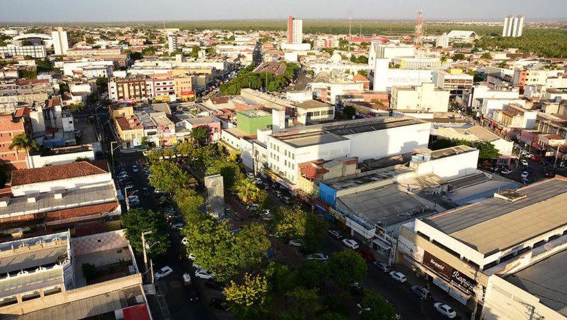 Imagem 1 - Prefeitura institui comissão para revisar o plano diretor de Mossoró. A revisão é uma importante etapa para o desenvolvimento sustentável da cidade, pois possibilita a atualização das diretrizes e metas para o crescimento urbano, levando em consideração as demandas e necessidades da população. A comissão executiva formada será responsável por coletar os dados necessários para embasar a revisão do plano diretor, analisando a situação atual do município e identificando os principais desafios e oportunidades para o desenvolvimento urbano. Imagem 1 - Prefeitura institui comissão para revisar o plano diretor de Mossoró. A revisão é uma importante etapa para o desenvolvimento sustentável da cidade, pois possibilita a atualização das diretrizes e metas para o crescimento urbano, levando em consideração as demandas e necessidades da população. A comissão executiva formada será responsável por coletar os dados necessários para embasar a revisão do plano diretor, analisando a situação atual do município e identificando os principais desafios e oportunidades para o desenvolvimento urbano.