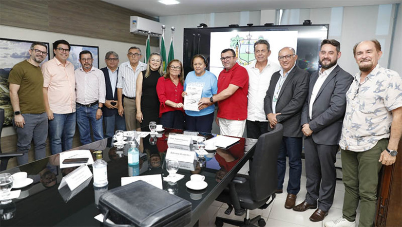 Imagem 1 - Licença para construção da Barragem Poço de Varas é liberada. O reservatório será construído entre os municípios de São Miguel e Coronel João Pessoa, pelo Departamento Nacional de Obras Contra as Secas (DNOCS). A barragem hídrica, com valor estimado em R$ 45 milhões, está incluída no Programa de Aceleração do Crescimento (PAC-3). A estrutura terá a capacidade para 25,8 milhões de metros cúbicos. Quando estiver pronta, a água será utilizada para abastecer as duas cidades, além de Venha Ver. Serão beneficiadas mais de 50 mil pessoas. Imagem 1 - Licença para construção da Barragem Poço de Varas é liberada. O reservatório será construído entre os municípios de São Miguel e Coronel João Pessoa, pelo Departamento Nacional de Obras Contra as Secas (DNOCS). A barragem hídrica, com valor estimado em R$ 45 milhões, está incluída no Programa de Aceleração do Crescimento (PAC-3). A estrutura terá a capacidade para 25,8 milhões de metros cúbicos. Quando estiver pronta, a água será utilizada para abastecer as duas cidades, além de Venha Ver. Serão beneficiadas mais de 50 mil pessoas.