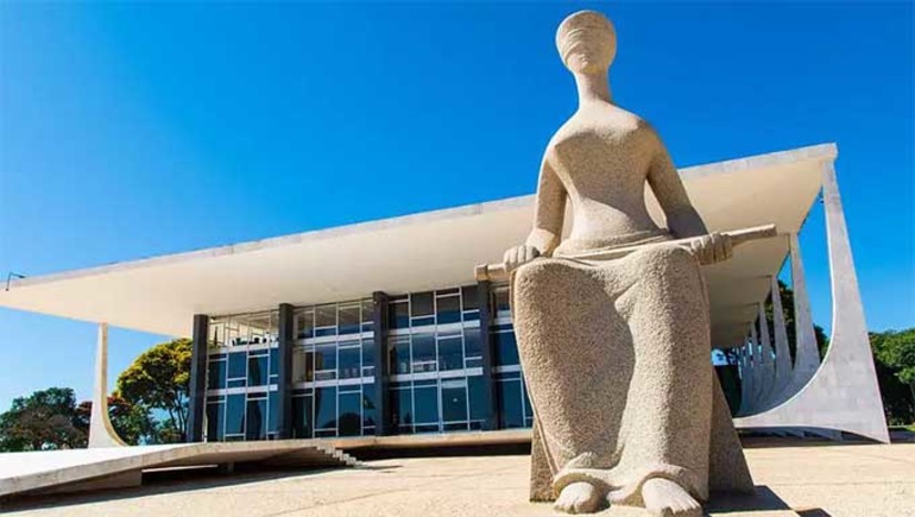 Imagem 1 - A iniciativa mostra cenas que simbolizam a resistência do STF com a retomada das atividades da Casa após a invasão no ano passado, além dos esforços das equipes na reconstrução e restauração do patrimônio do Supremo. A mostra também expõe peças danificadas, fragmentos dos atos de violência e demais vestígios físicos do ataque. Imagem 1 - A iniciativa mostra cenas que simbolizam a resistência do STF com a retomada das atividades da Casa após a invasão no ano passado, além dos esforços das equipes na reconstrução e restauração do patrimônio do Supremo. A mostra também expõe peças danificadas, fragmentos dos atos de violência e demais vestígios físicos do ataque.