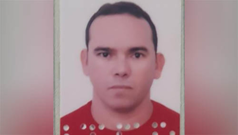 Imagem 1 - Polícia registra homicídio durante a madrugada em Governador Dix-Sept Rosado. O crime aconteceu por volta das 4h desta quinta-feira (11). A vítima foi identificada como Francisco Everi de Andrade, de 44 anos. Ele estava na calçada de uma residência, conversando com outras pessoas, quando foi surpreendido pelos criminosos. Segundo o perito Álamo Silva, do Itep, os vestígios no local indicam que após ser alvejada inicialmente, a vítima ainda tentou correr, mas acabou caindo logo em seguida. Francisco foi ferido com vários disparos, na região das costas e do rosto. A polícia civil vai investigar o caso. Imagem 1 - Polícia registra homicídio durante a madrugada em Governador Dix-Sept Rosado. O crime aconteceu por volta das 4h desta quinta-feira (11). A vítima foi identificada como Francisco Everi de Andrade, de 44 anos. Ele estava na calçada de uma residência, conversando com outras pessoas, quando foi surpreendido pelos criminosos. Segundo o perito Álamo Silva, do Itep, os vestígios no local indicam que após ser alvejada inicialmente, a vítima ainda tentou correr, mas acabou caindo logo em seguida. Francisco foi ferido com vários disparos, na região das costas e do rosto. A polícia civil vai investigar o caso.