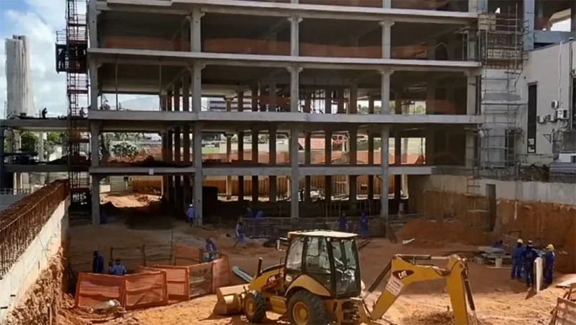 Imagem 1 - RN fecha 2023 com a sexta maior alta acumulada do país nos custos da construção civil. No acumulado do ano, o aumento dos custos da construção no estado foi de 4,9%, caindo mais de 12 pontos percentuais em relação ao registrado no acumulado do ano de 2022 (16,9 %). Os dados foram divulgados pelo IBGE nesta quinta-feira (11). Considerando todas as unidades da federação, o RN ficou atrás apenas de Amazonas (6,8%), Roraima (5,25%), Paraná (5,17%), Amapá (5,09%) e Maranhão (5,05%). No Brasil e no Nordeste, o percentual acumulado no ano foi de 2,55% e 2,48%, respectivamente. Imagem 1 - RN fecha 2023 com a sexta maior alta acumulada do país nos custos da construção civil. No acumulado do ano, o aumento dos custos da construção no estado foi de 4,9%, caindo mais de 12 pontos percentuais em relação ao registrado no acumulado do ano de 2022 (16,9 %). Os dados foram divulgados pelo IBGE nesta quinta-feira (11). Considerando todas as unidades da federação, o RN ficou atrás apenas de Amazonas (6,8%), Roraima (5,25%), Paraná (5,17%), Amapá (5,09%) e Maranhão (5,05%). No Brasil e no Nordeste, o percentual acumulado no ano foi de 2,55% e 2,48%, respectivamente.