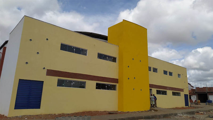 Imagem 1 - Obras do novo Ginásio de Esportes de Serra do Mel estão em fase de conclusão. Com as obras quase finalizadas, o ginásio é uma resposta ao apoio dedicado à prática esportiva como meio de transformação social. O prefeito Josivan Bibiano destaca que instalações adequadas são essenciais para impulsionar atividades esportivas e proporcionar um ambiente propício. Imagem 1 - Obras do novo Ginásio de Esportes de Serra do Mel estão em fase de conclusão. Com as obras quase finalizadas, o ginásio é uma resposta ao apoio dedicado à prática esportiva como meio de transformação social. O prefeito Josivan Bibiano destaca que instalações adequadas são essenciais para impulsionar atividades esportivas e proporcionar um ambiente propício.